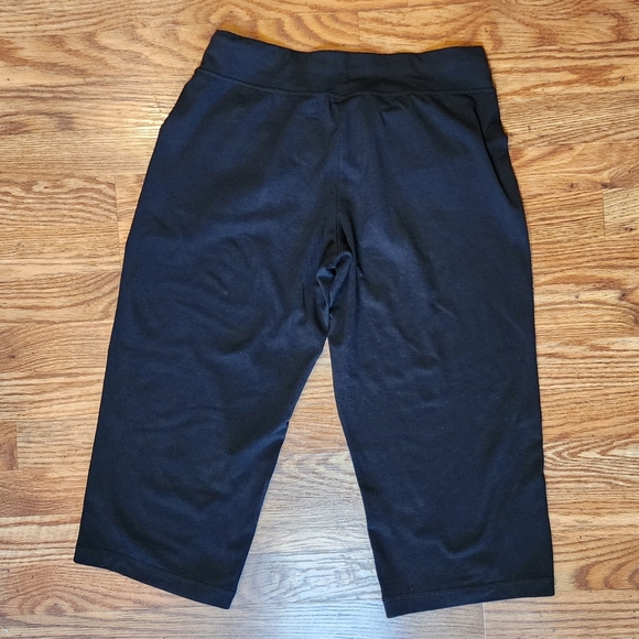 Danskin Now Loose Fit Capri Leggings Size M (8-10) - Picture 2 of 4